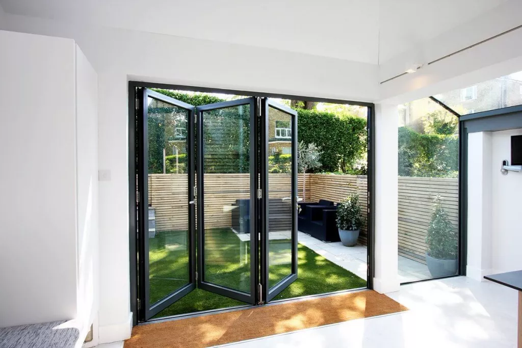 Раздвижные алюминиевые системы дверей Шуко – способ сэкономить пространство