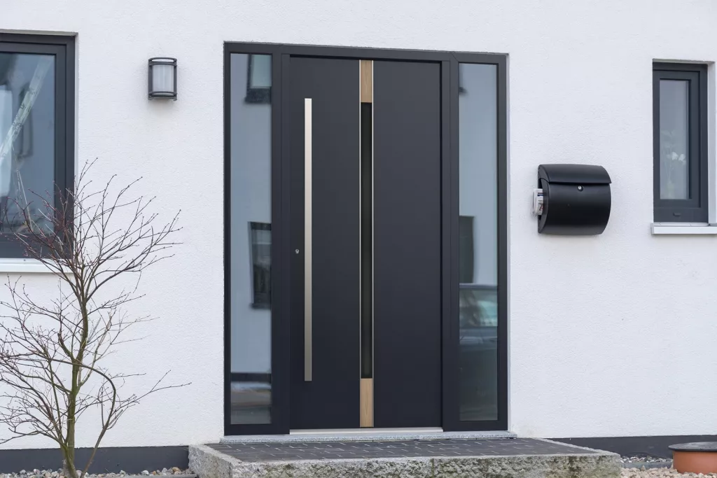 Алюминиевая теплая входная дверь Schuco – надежная преграда на пути холода и злоумышленников