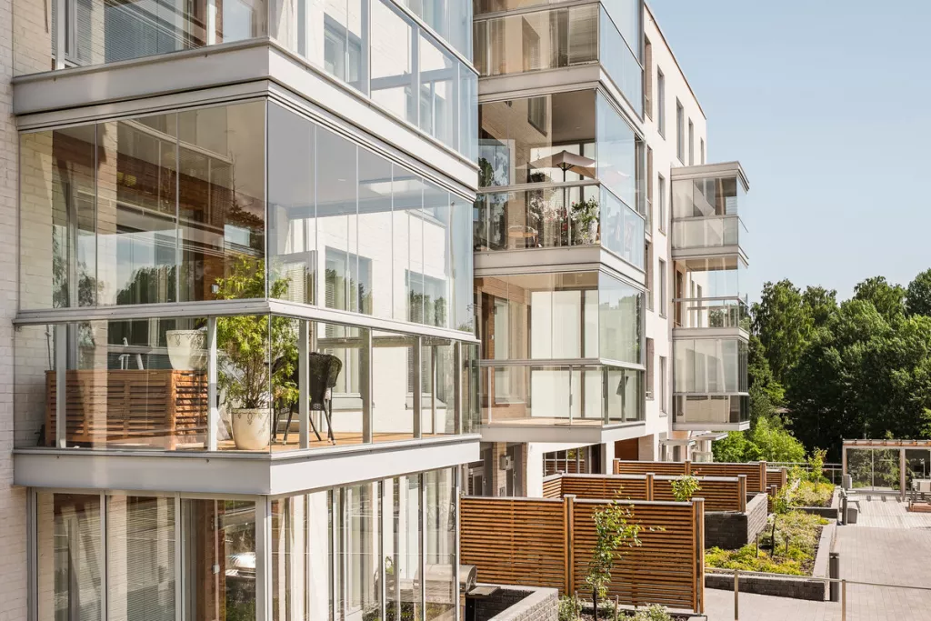 Стоит ли покупать алюминиевые окна на балкон?
