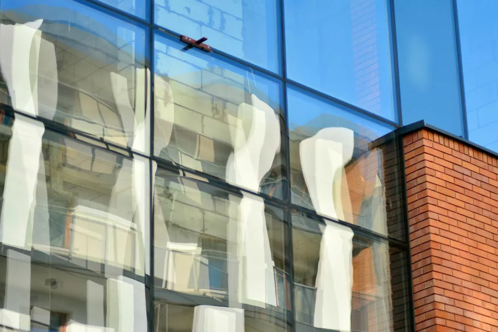 Остекление фасадов: как дизайн влияет на имидж компании