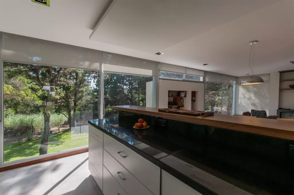 Панорамное остекление: как превратить интерьер в продолжение ландшафта